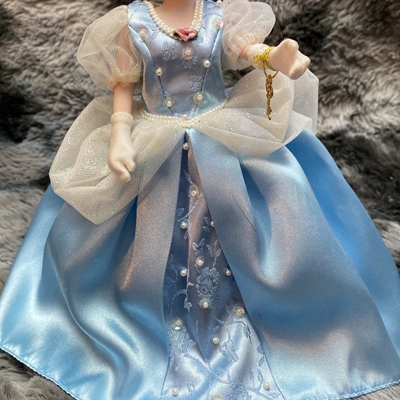 Porcelain Princess Cinderella - Picture 15 of 16